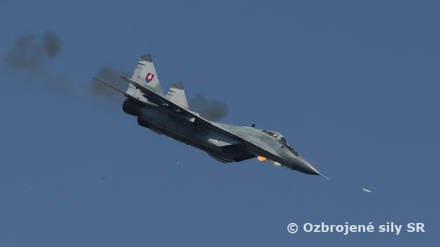 Piloti 81. krídla Sliač absolvovali letecké streľby