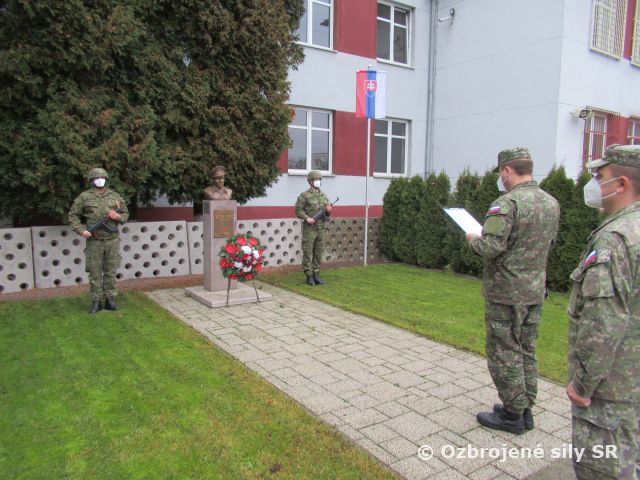 Na Sliači aj tento rok spomínali na generálmajora Otta Smika 