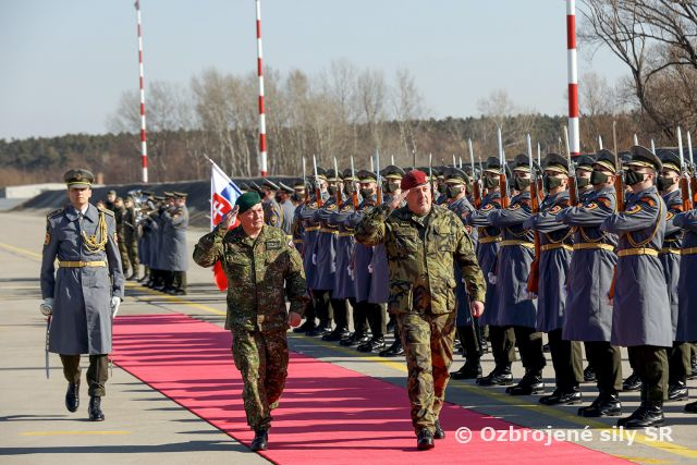 Úplné vojenské pocty pre náčelníka Generálneho štábu Armády Českej republiky
