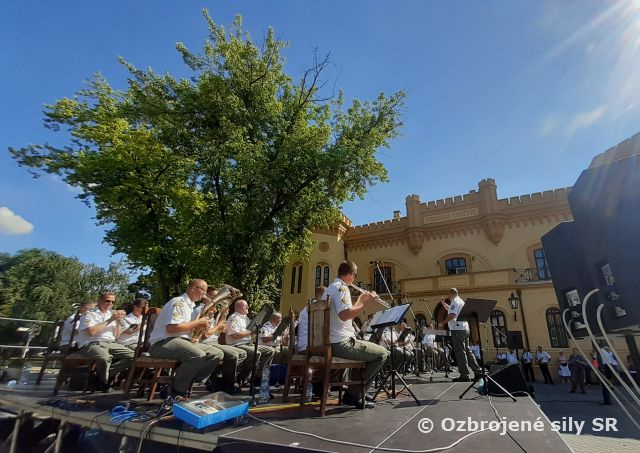 Vojenské hudby v plnom nasadení