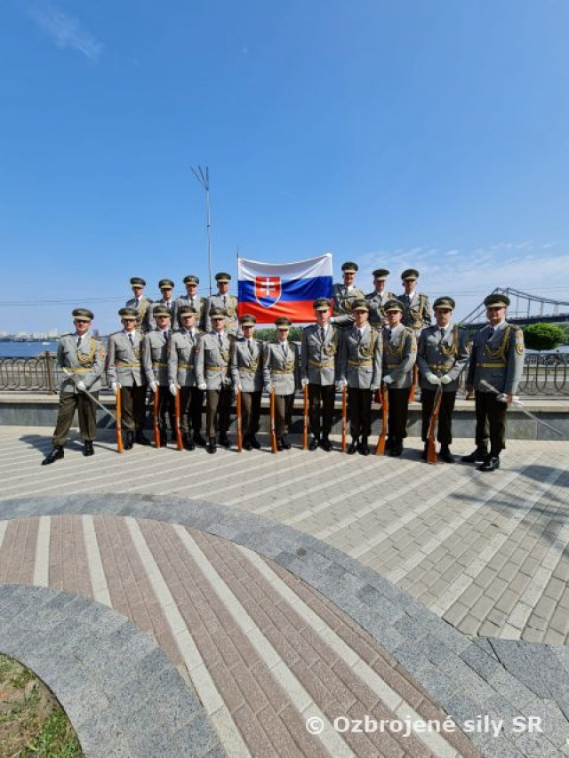 Slávnostná vojenská prehliadka v Kyjeve