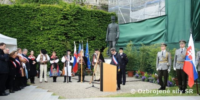 Čestná stráž na spomienkových podujatiach vo Francúzsku