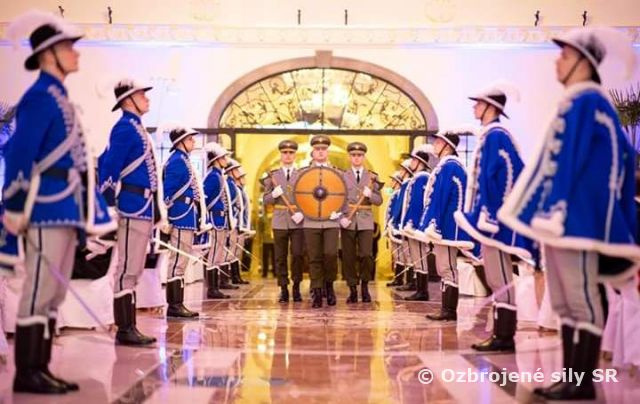 Príslušníci Veliteľstva posádky Bratislava sa podieľali na zabezpečení Charitatívneho plesu OS SR