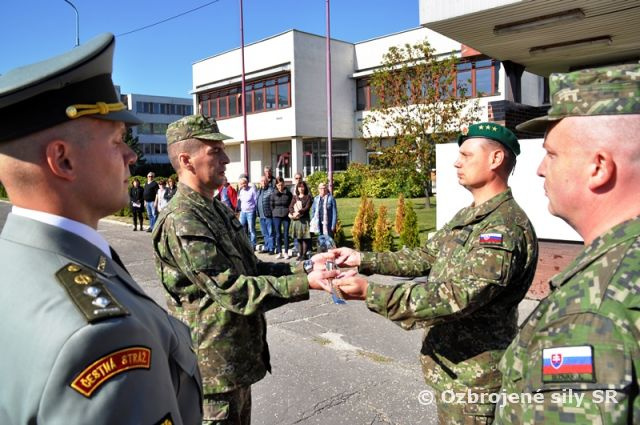 Slávnostný nástup Veliteľstva posádky Bratislava pri príležitosti odovzdania a prevzatia funkcie veliteľa ČS OS SR