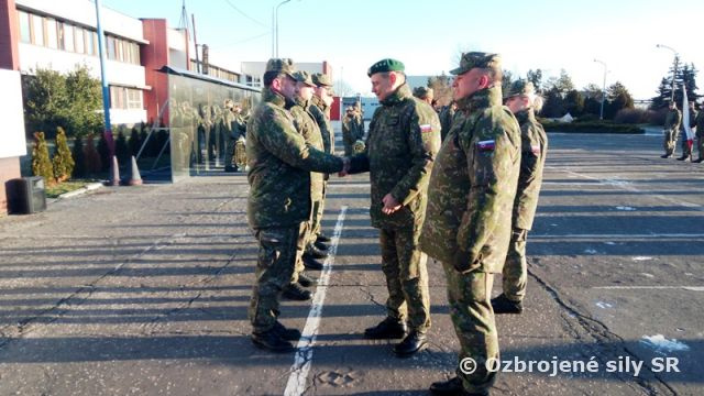 Slávnostný nástup Veliteľstva posádky Bratislava pri príležitosti 26. výročia vzniku SR