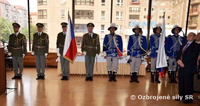 Príslušníci Čestnej stráže OS SR na slávnostnej recepcii v Berlíne