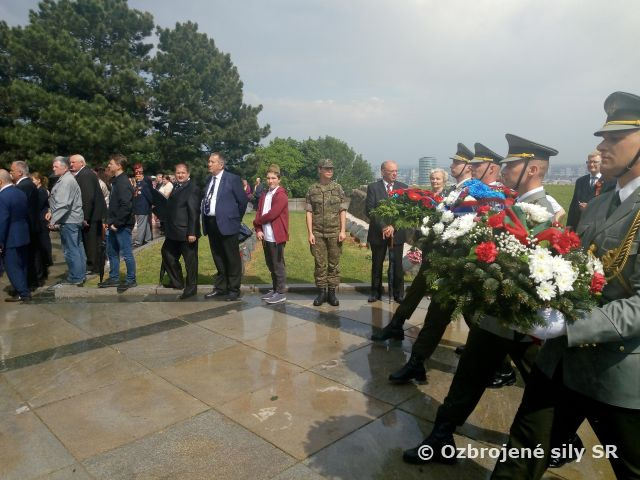 Na Slavíne sme si pripomenuli pamiatku obetí II. svetovej vojny