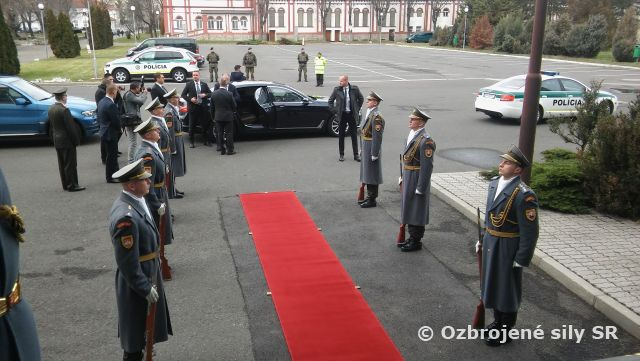 Predvianočné stretnutie prezidenta SR s najvyššími predstaviteľmi rezortu obrany a Generálneho štábu OS SR