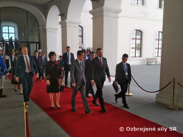 Čestná stráž privítala predsedu vlády Japonska