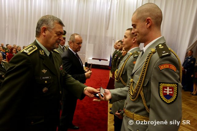 Na novoročnom  slávnostnom zhromaždení  MO SR nechýbala Čestná stráž OSSR  ani Vojenská hudba