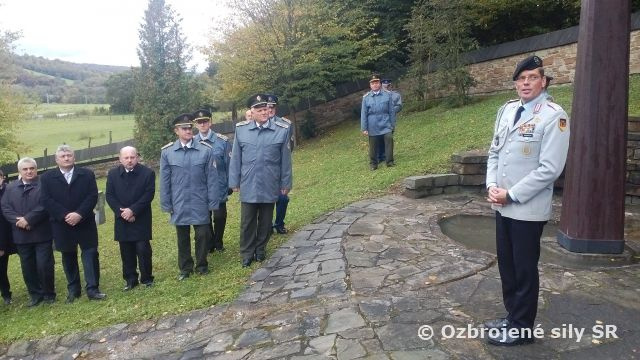 Jednotky Veliteľstva posádky Bratislava vzdali úctu i padlým nemeckým vojakom
