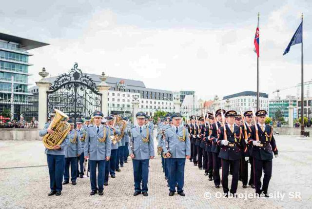 Bravúrne vystúpenie Vojenskej hudby  Banská Bystrica na Dni otvorených dverí v Prezidentskom paláci