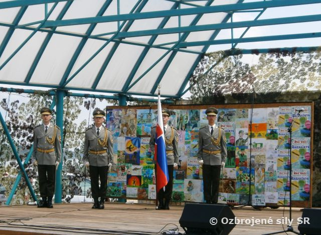 Neopakovateľný deň detí s príslušníkmi Čestnej stráže OS SR a Vojenskej hudby Banská Bystrica