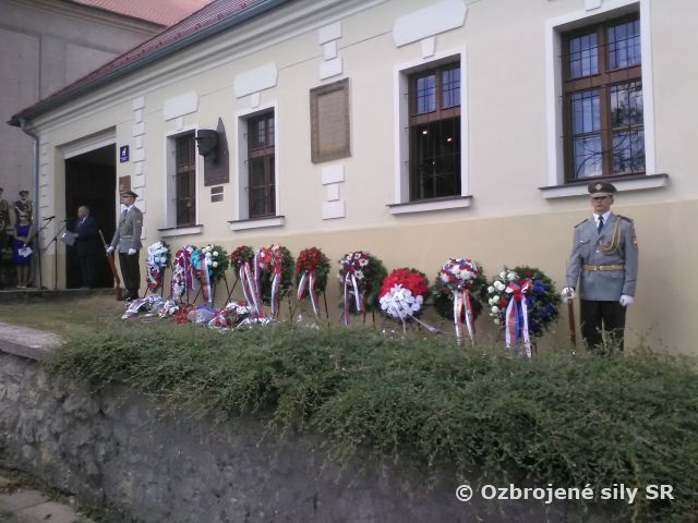 Pietny akt kladenia vencov v Košariskách