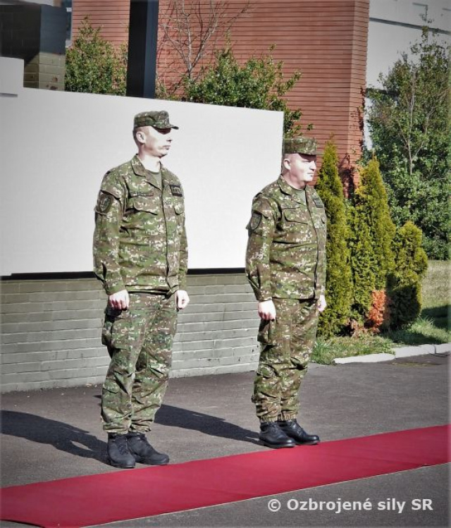 Slávnostný nástup Veliteľstva posádky Bratislava pri príležitosti odovzdania velenia