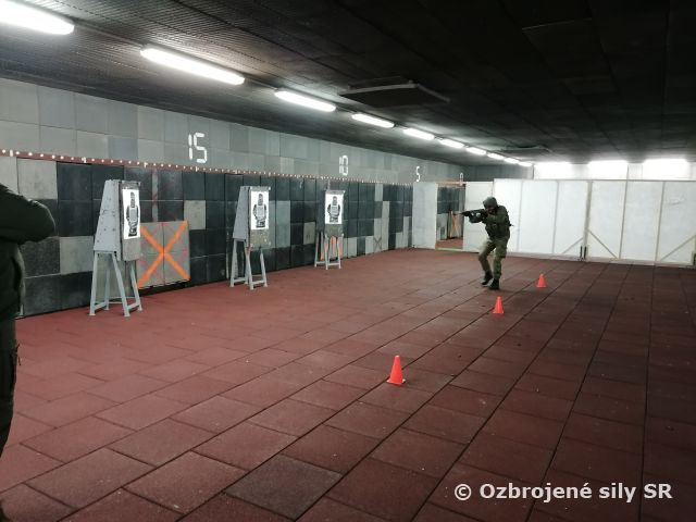 Príslušníci Čestnej stráže OS SR účastníkmi kurzu CQB BASIC