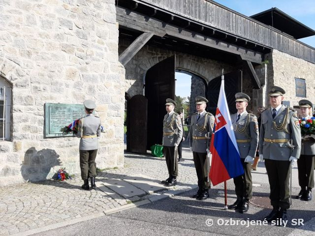 Čestná stráž OS SR si uctila obete koncentračného tábora v Mauthausene