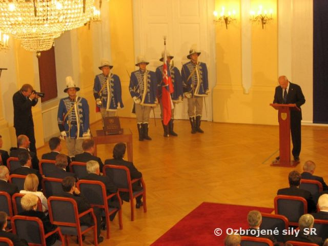 Čestná stráž OS SR pri slávnostnom zasadnutí k 20. výročiu Ústavy SR