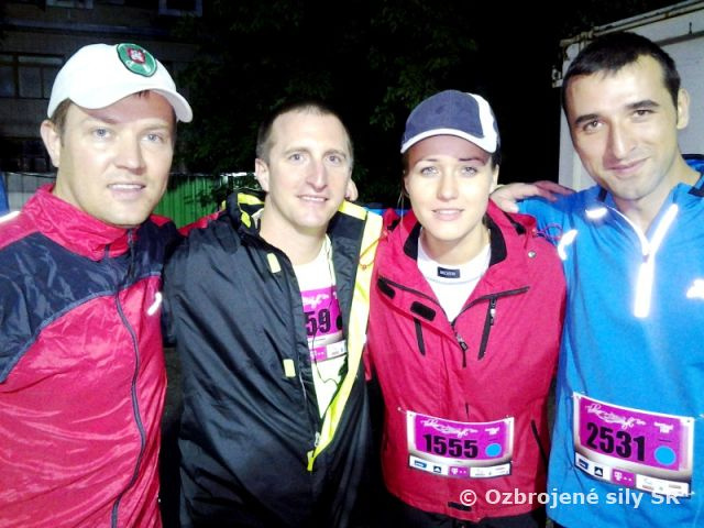 Bežci z bratislavskej posádky reprezentovali OS SR na nočnom behu