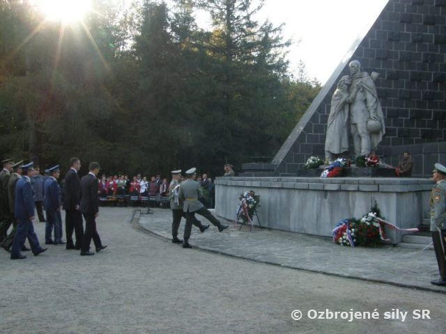 Deň obetí Dukly s vojenskými poctami jednotiek Veliteľstva posádky Bratislava