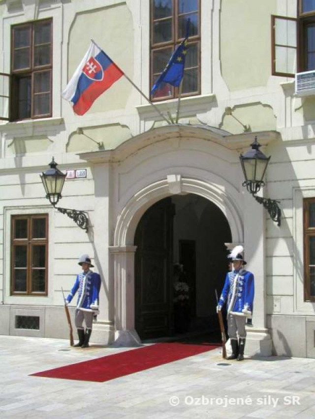 Čestná stráž OS SR na Summite krajín V4 v Bratislave