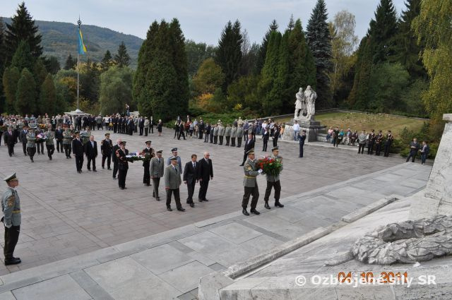 Čestné jednotky OS SR na Dukle