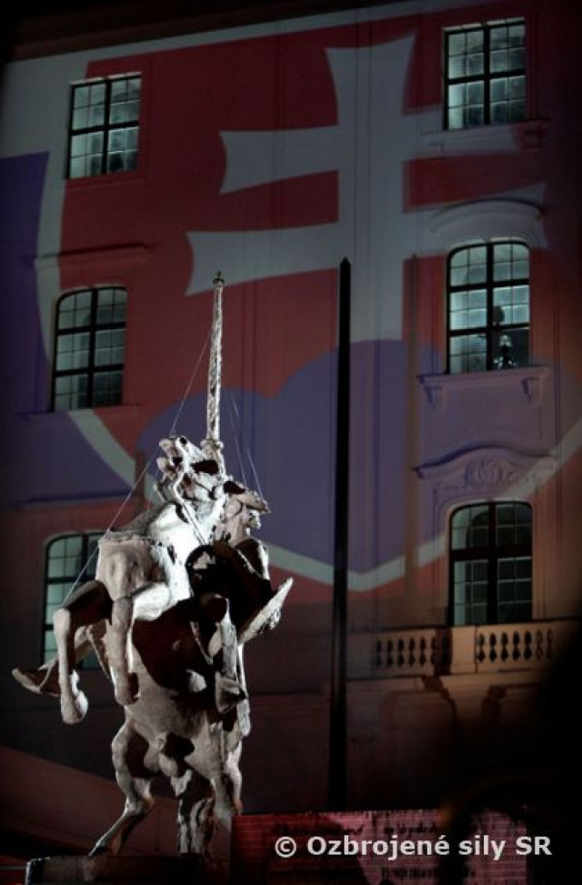 VePBA pri odhalení sochy kráľa Svätopluka