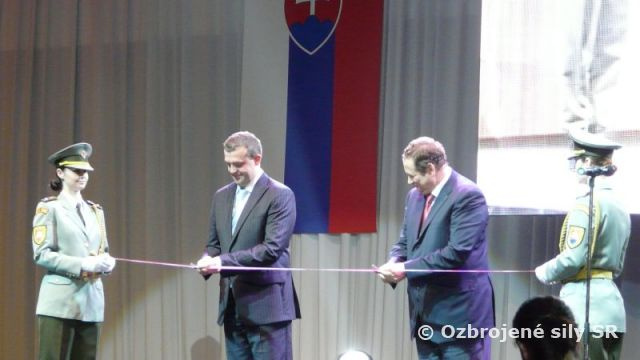Veliteľstvo posádky Bratislava participujúce na otvorení výstavy IDEB 2010