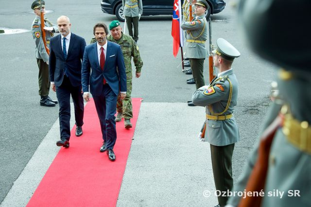 Slávnostný akt výmeny ministra obrany SR