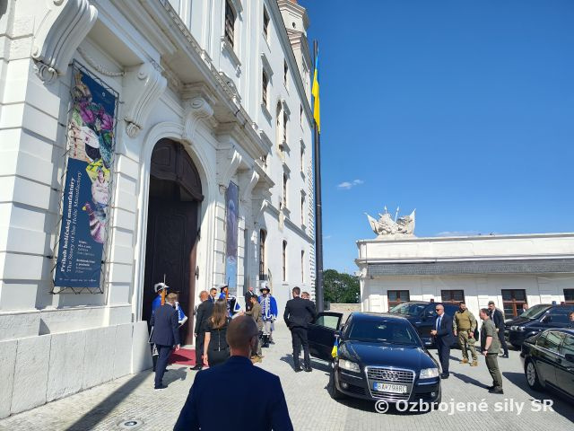 Čestná stráž privítala prezidenta Ukrajiny