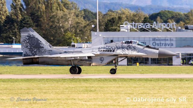 Príslušníci Taktického krídla Sliač prezentovali slovenské vzdušné sily na podujatí v Ostrave 