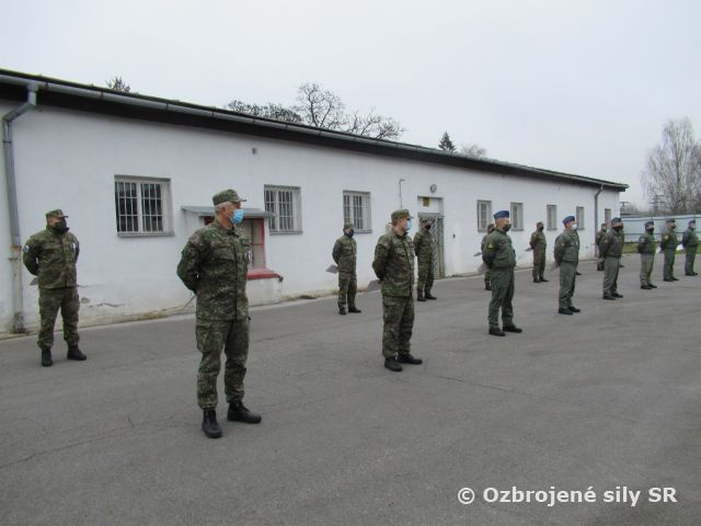 Odovzdanie medailí veliteľa Vzdušných síl OS SR príslušníkom taktického krídla