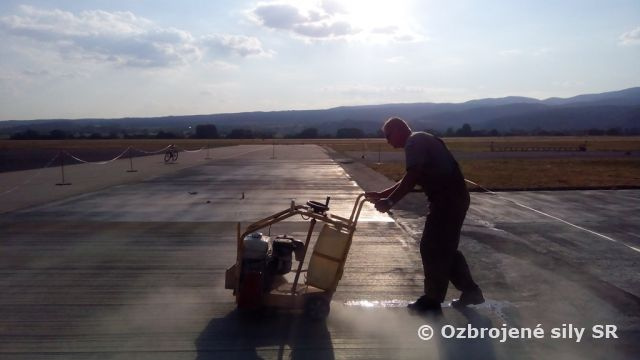 Odborný výcvik príslušníkov práporu zabezpečenia letovej prevádzky zk Sliač