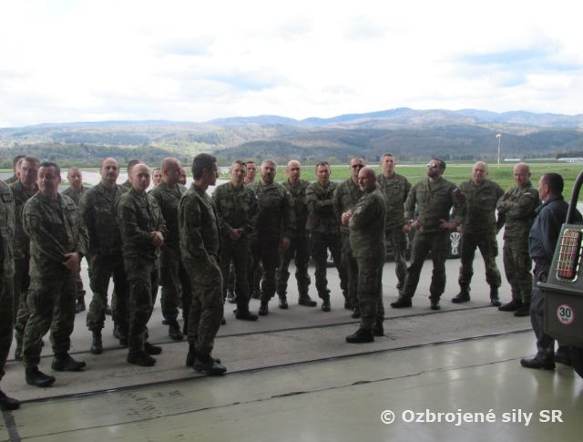 Frekventanti VVŠK navštívili Taktické krídlo Sliač