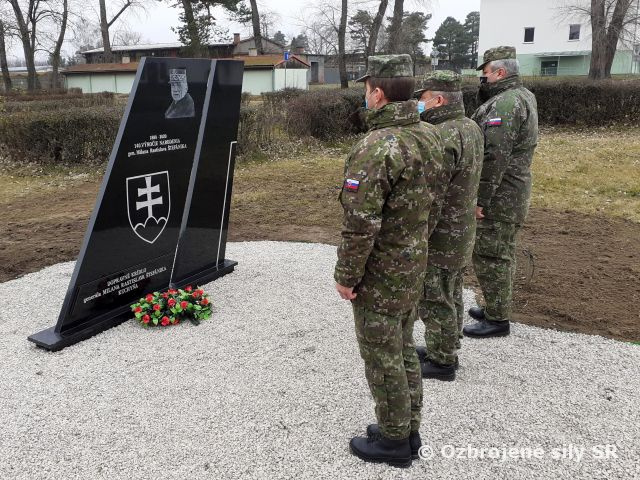 Príslušníci dopravného krídla odhalili pomník pri príležitosti 140. výročia narodenia generála Milana Rastislava Štefánika