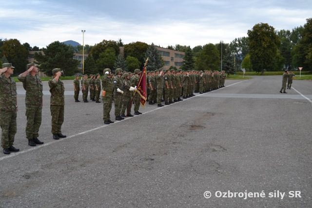 Slávnostný nástup príslušníkov vrtuľníkového krídla