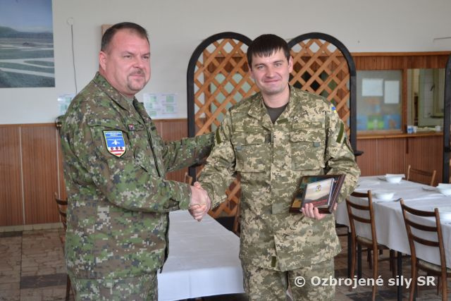 Inšpekčný tím z Ukrajiny navštívil pôdu vrtuľníkového krídla Prešov