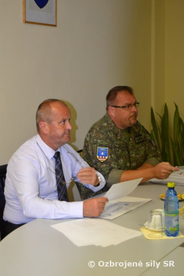 Vrtuľníkové krídlo navštívil minister obrany SR