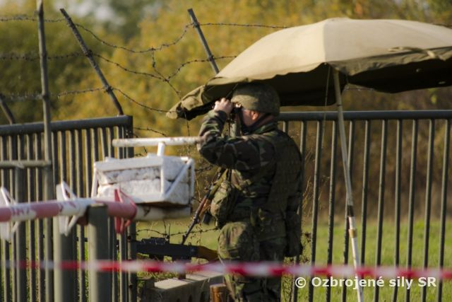Príslušníci 2. palebnej batérie nacvičovali ochranu štátnej hranice 