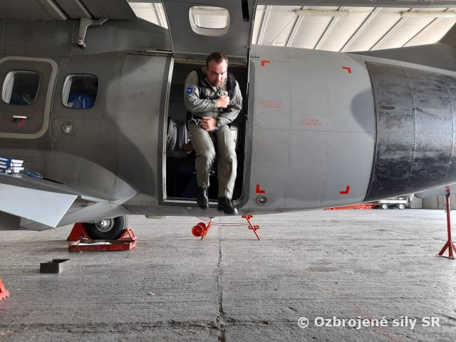 Núdzové opustenie lietadla