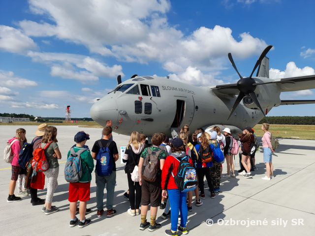 220 detí „obsadilo“ letisko Kuchyňa