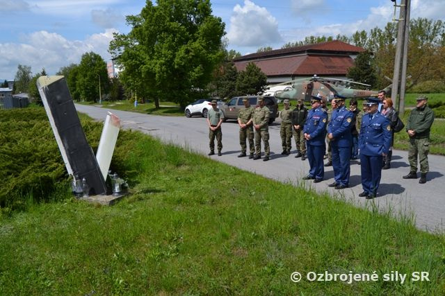 Pietna spomienka na kolegov a priateľov pri obci Ražňany