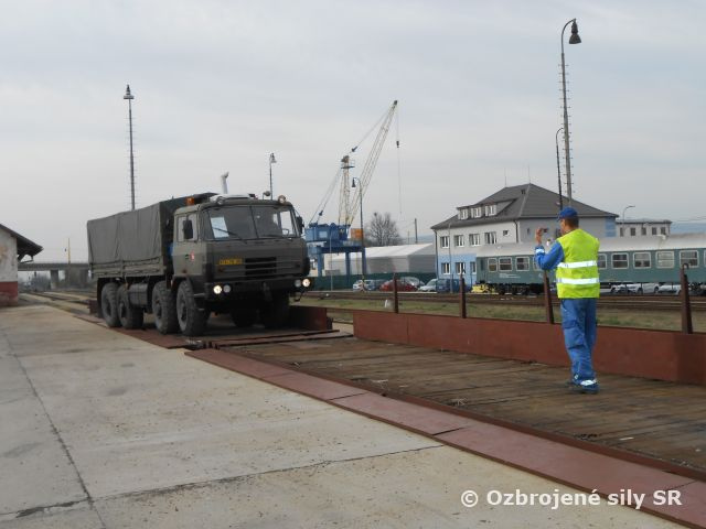 Príslušníci vrtuľníkového krídla absolvovali výcvik v preprave po železnici