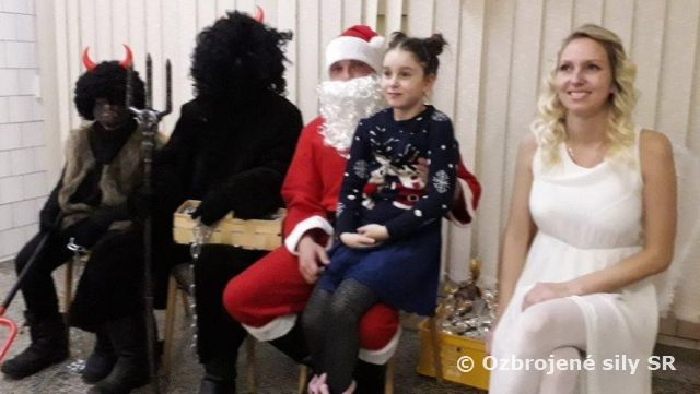 Stretnutie s Mikulášom u levického práporu