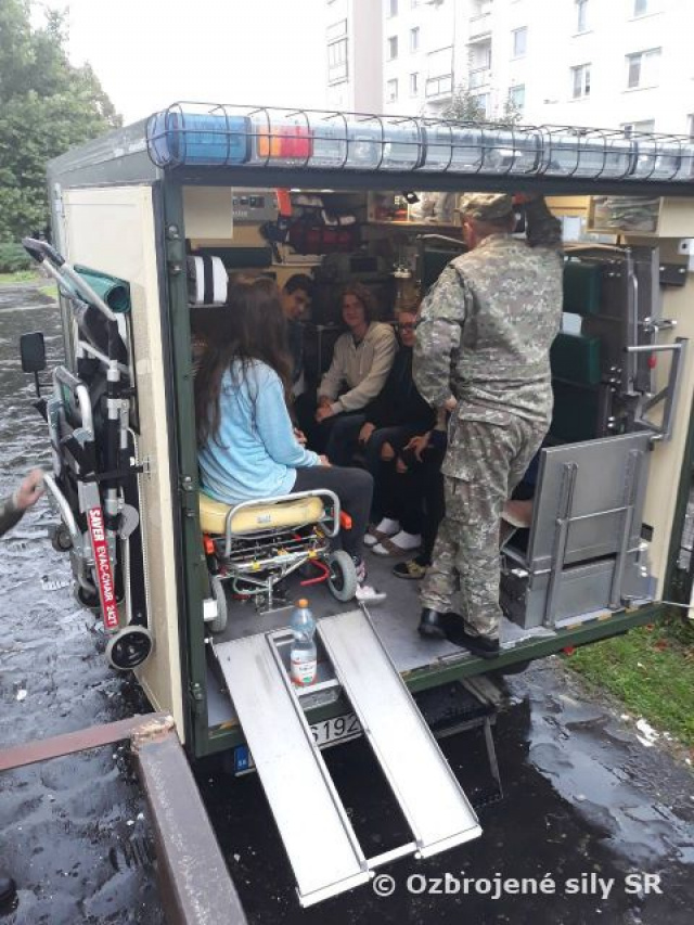 Vojaci z 22. mechanizovaného práporu na Gymnáziu Ľudovíta Štúra v Michalovciach