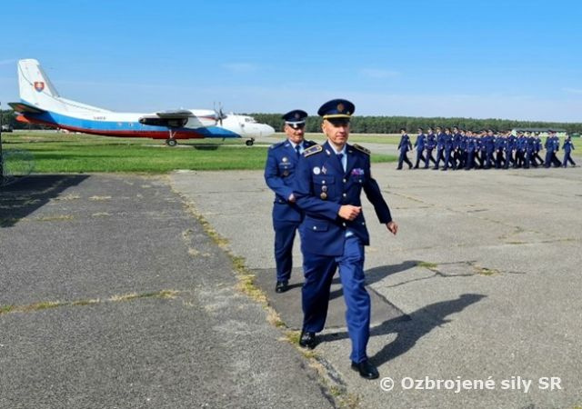 Slávnostný nástup ku dňu „Slovenského vojenského letectva“