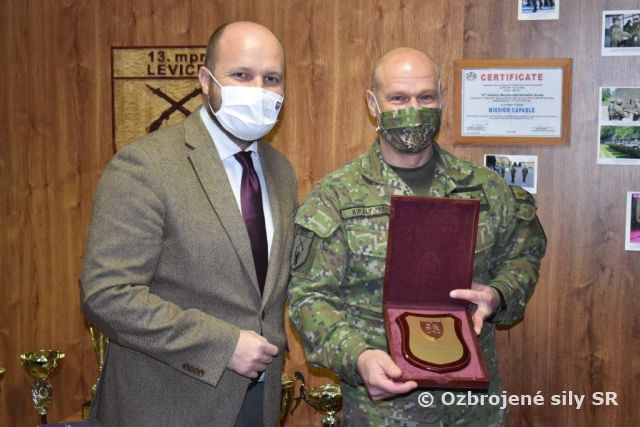 Návšteva ministra obrany v Leviciach 