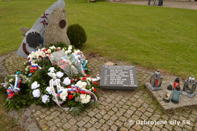 Funkcionári vzdušných síl si pripomenuli výročie leteckej tragédie v Radaticiach