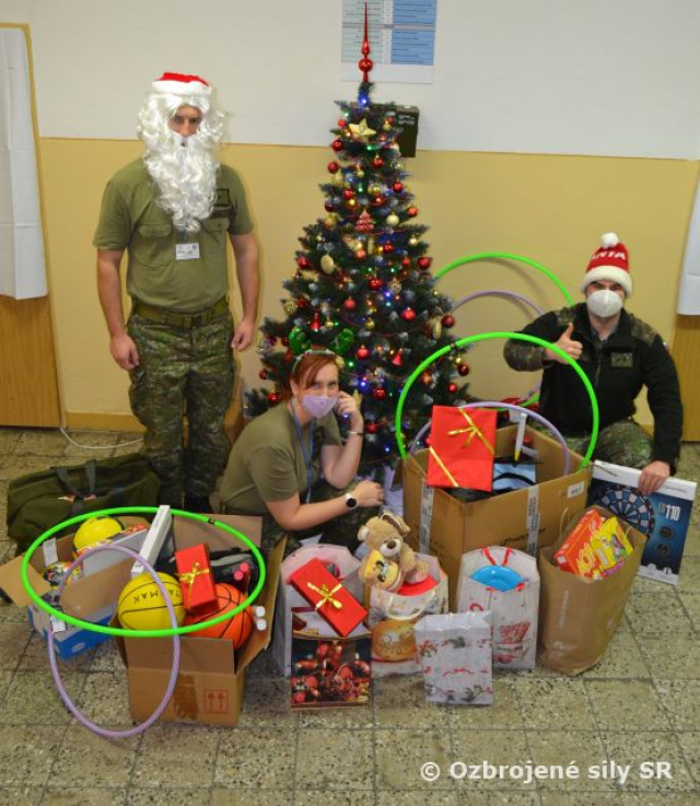Vojaci z krídla rozdávali radosť