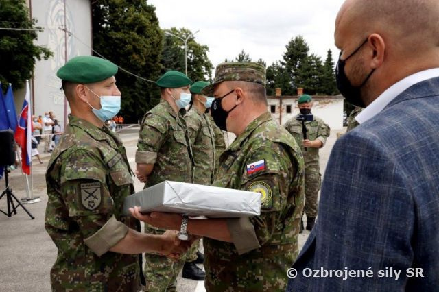 Privítanie profesionálnych vojakov pôsobiacich v zahraničných operáciách